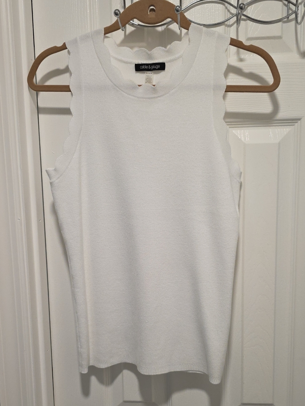 Cable & Gauge White Scalloped-Edge Knit Tank Top